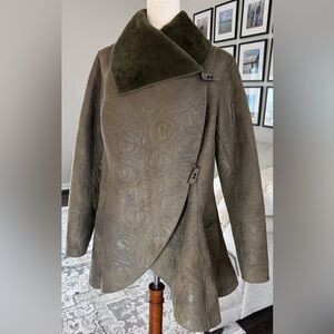 Mycra Pac One Size M/L Textured Scroll Faux Fur Swing Peplum Coat